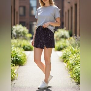 NWT MINI SKIRT Size : XS-TP